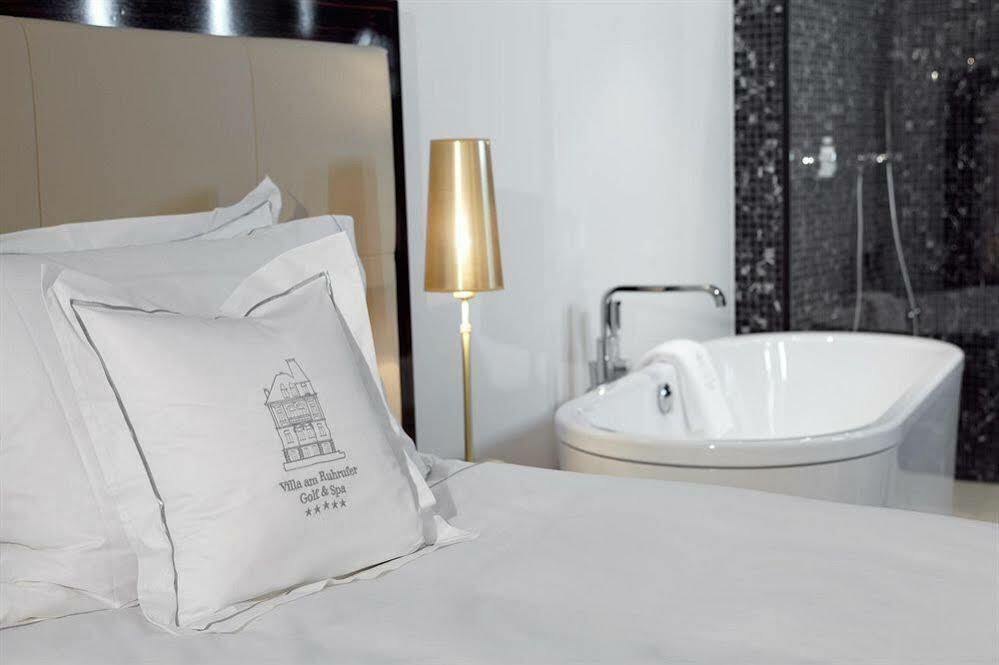 Boutique Hotel Villa Am Ruhrufer Golf & Spa Mülheim an der Ruhr Esterno foto